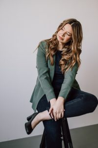 Business-Portrait einer selbstständigen Frau für einen professionellen Markenauftritt in Erlangen und Nürnberg.