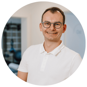 Businessportrait eines Therapeuten für Website und professionelle Sichtbarkeit.