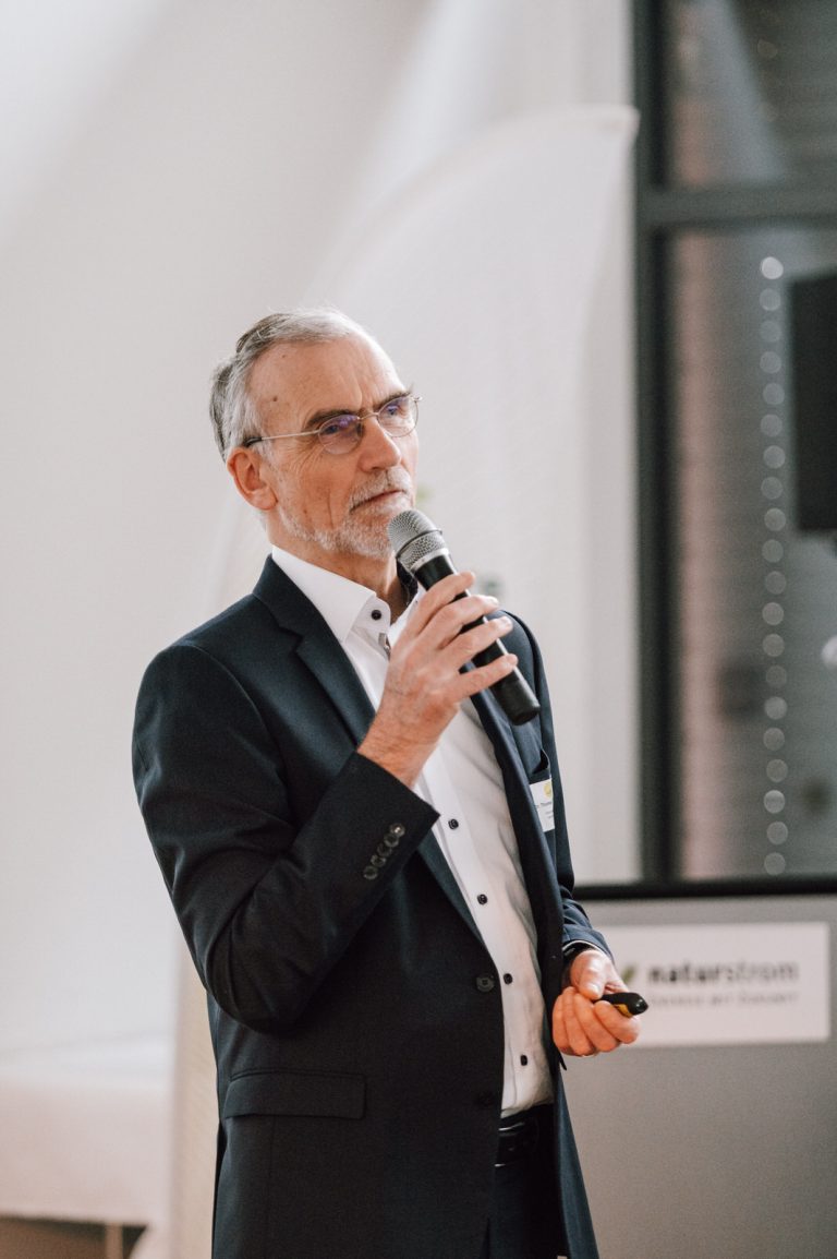 Vortrag auf einer Veranstaltung als Teil einer professionellen Eventdokumentation.