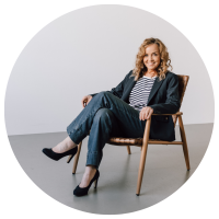 Tina Weber  /Geschäftsführerin SalesPerformance 

"Die Bilder spiegeln nicht nur mein Aussehen wider, sondern auch meine Persönlichkeit – eine seltene und wunderbare Fähigkeit. Dabei hat Melanie einfach viel Feingefühl für Licht,
Perspektive und Details und mir wertvolle Tipps gegeben, ohne auch nur ansatzweise Druck auszuüben. Die Qualität der Ergebnisse ist herausragend, die Ergebnisse schnell verfügbar und die Kommunikation superb."